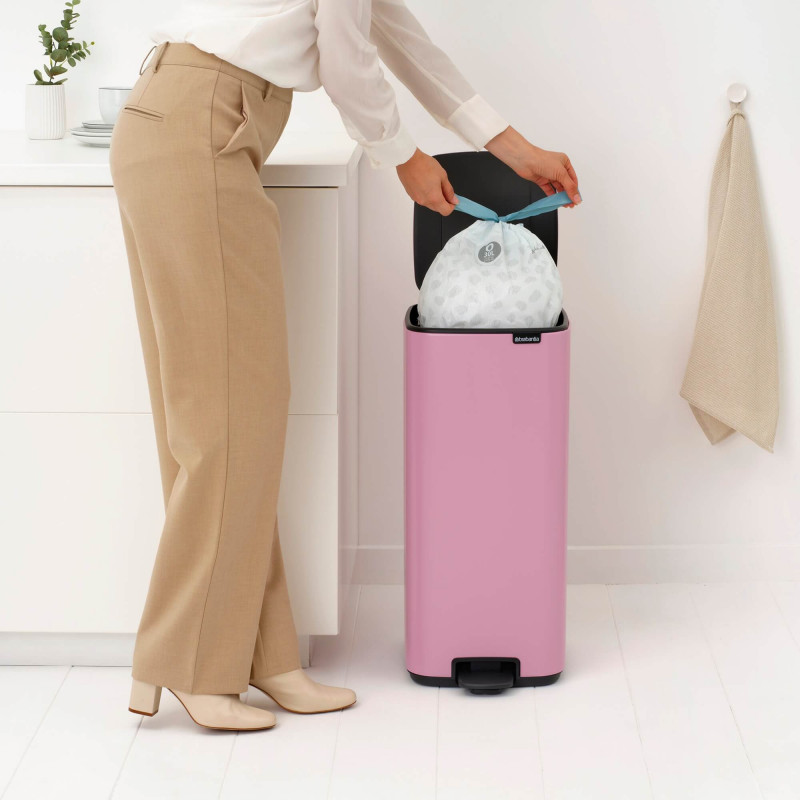 Coș de gunoi Brabantia Bo Pedal 1010447, 30 l, închidere ușoară, bază antiderapantă, roz