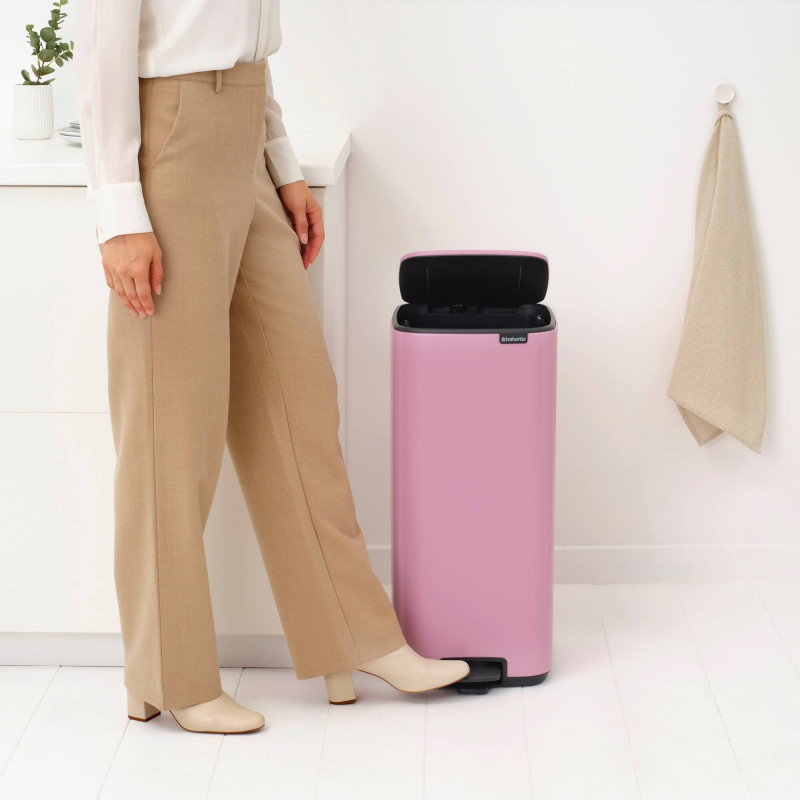 Coș de gunoi Brabantia Bo Pedal 1010447, 30 l, închidere ușoară, bază antiderapantă, roz