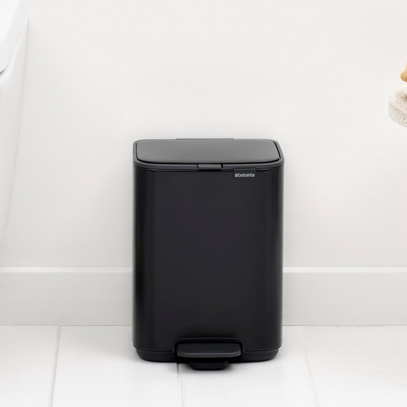 Coș de gunoi Brabantia Bo Pedal 1010136, 4 l, închidere ușoară, bază antiderapantă, negru