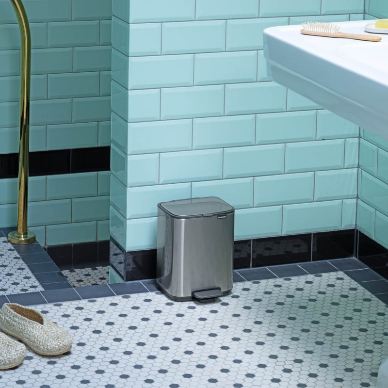 Coș de gunoi Brabantia Bo Pedal 1010141, 4 l, închidere ușoară, bază antiderapantă, rezistent la amprente, inox/mat