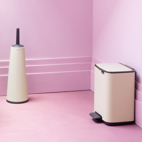 Coș de gunoi Brabantia Bo Pedal 1010122, 4 l, închidere ușoară, bază antiderapantă, bej
