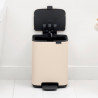 Coș de gunoi Brabantia Bo Pedal 1010122, 4 l, închidere ușoară, bază antiderapantă, bej