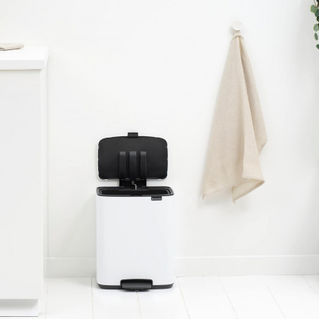 Coș de gunoi Brabantia Bo Pedal 1010119, 12 l, închidere ușoară, bază antiderapantă, alb