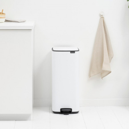 Cos de gunoi Brabantia Bo Pedal 1010120, 30 l, Inchidere usoara, Baza antiderapanta, Alb