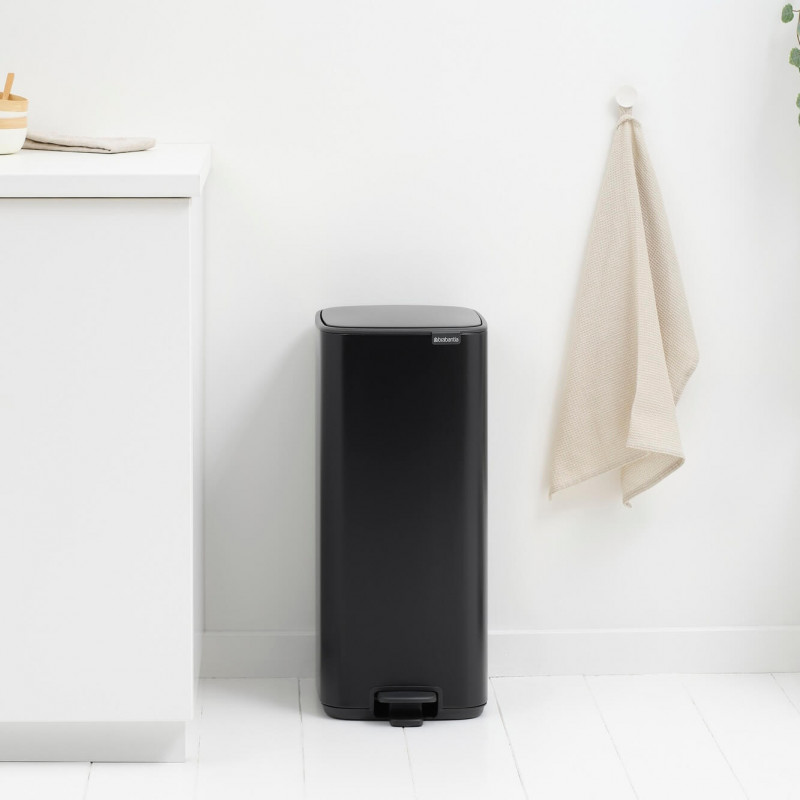 Coș de gunoi Brabantia Bo Pedal 1010139, 30 l, închidere ușoară, bază antiderapantă, negru