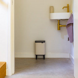 Coș de gunoi Brabantia Bo Small Hi 1010460, 4 l, Deschidere lină și silențioasă, Bază antiderapantă, Bej