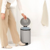 Coș de gunoi cu pedală Brabantia NewIcon 1010440, 12 l, închidere lentă, bază antiderapantă, gri deschis