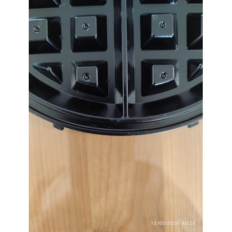 La mâna a doua: Aparat gogosi si vafe 3in1 Russell Hobbs Fiesta 24620-56, 900w, Placi antiadere, Capac cu autoblocare, Bordo/Negru
