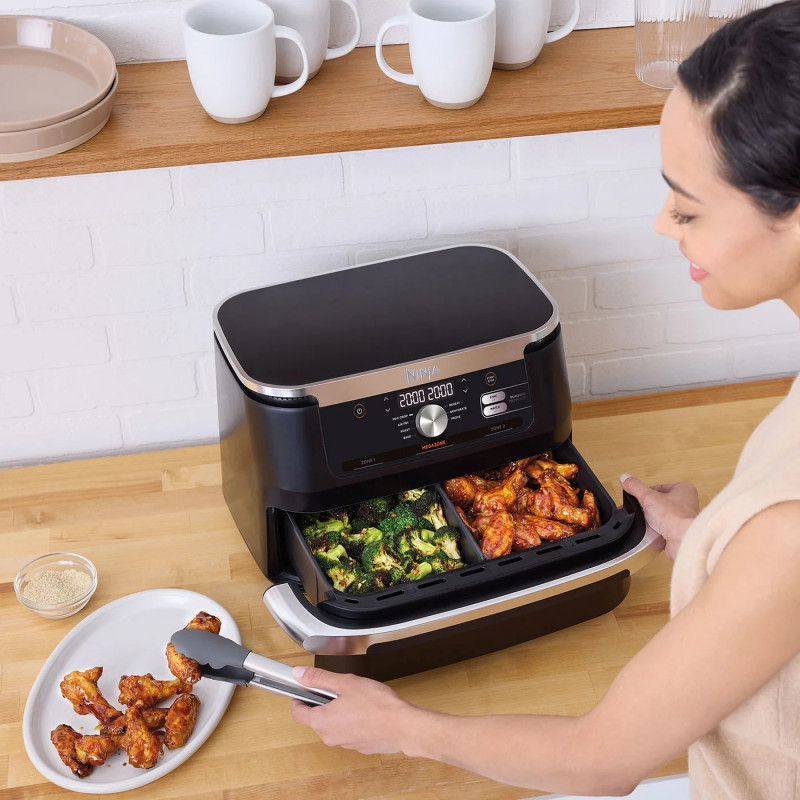 La mâna a doua: Friteuza dubla cu aer cald Ninja AF500EU, 10.4 L, 7 programe, Timer, Zone independente, Negru/Inox