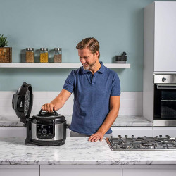 Multicooker sub presiune Ninja Foodi OP350FR, 1400 W, 6 l, 9 programe, 40-200 °C, TenderCrisp®, Acoperire ceramică, Menținerea căldurii, Pui întreg, Negru/inoxidabil