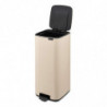 Coș de gunoi Brabantia Bo Pedal 1010124, 30 l, închidere ușoară, bază antiderapantă, bej