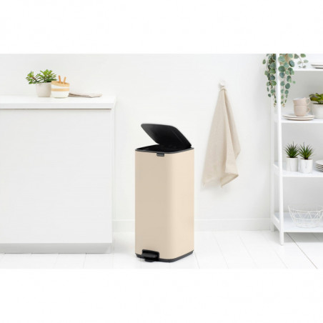 Coș de gunoi Brabantia Bo Pedal 1010124, 30 l, închidere ușoară, bază antiderapantă, bej