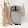 Coș de gunoi Brabantia Bo Pedal 1010450, 2x30 l, închidere lină, bază antiderapantă, gri deschis