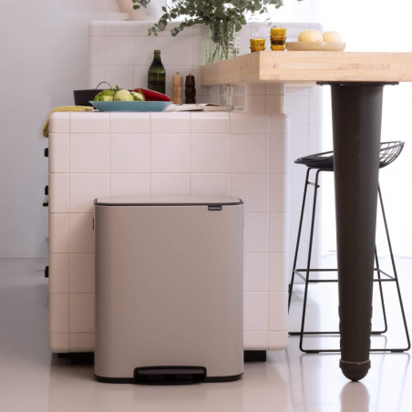 Coș de gunoi Brabantia Bo Pedal 1010450, 2x30 l, închidere lină, bază antiderapantă, gri deschis