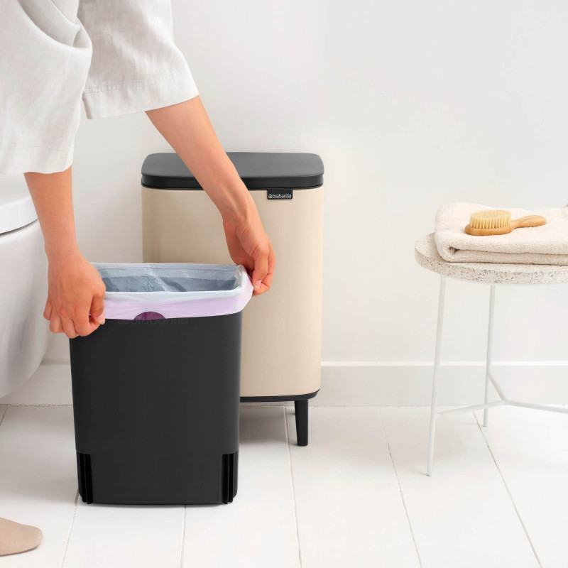 Coș de gunoi Brabantia Bo Small Hi 1010462, 12 l, deschidere lină și silențioasă, bază antiderapantă, bej