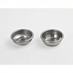 La mâna a doua: Espressor manual cu rasnita incorporata Finlux FEM-1935D, 2450W, Pompa italiana ULKA 20 bar, 2.2 Ș, 250 g, Cafea boabe si macinata, Spumare lapte, Ecran tactil, Inox