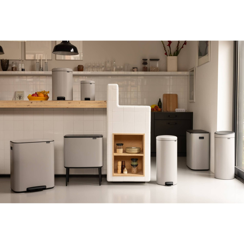 Coș de gunoi cu pedală Brabantia NewIcon 1010434, 5 l, închidere ușoară, bază antiderapantă, gri deschis