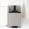 Coș de gunoi Brabantia Bo Pedal 1010450, 2x30 l, închidere lină, bază antiderapantă, gri deschis