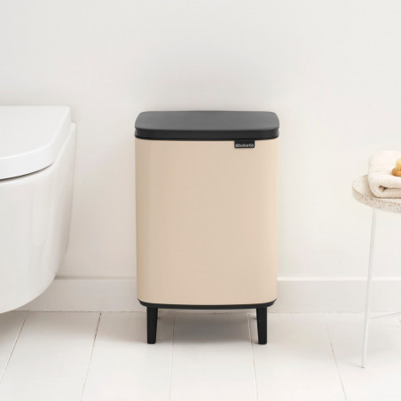 Coș de gunoi Brabantia Bo Small Hi 1010462, 12 l, deschidere lină și silențioasă, bază antiderapantă, bej