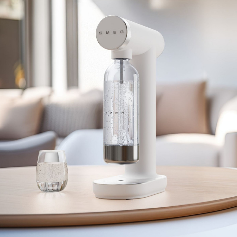 Aparat de sodă SMEG Collezione SKC01WHM, 800 ml, CO2, supapă de siguranță, tavă de scurgere, acționare manuală, alb mat
