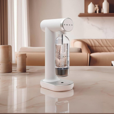 Aparat de sodă SMEG Collezione SKC01WHM, 800 ml, CO2, supapă de siguranță, tavă de scurgere, acționare manuală, alb mat