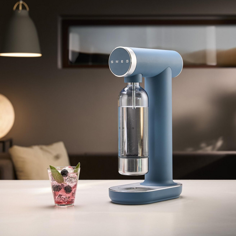 Aparat de sodă SMEG Collezione SKC01SBM, 800 ml, CO2, supapă de siguranță, tavă de scurgere, acționare manuală, albastru