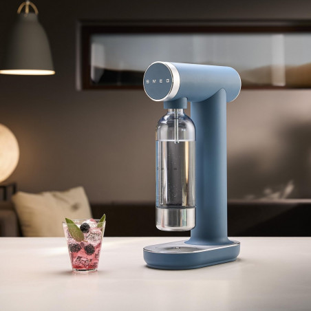 Aparat de sodă SMEG Collezione SKC01SBM, 800 ml, CO2, supapă de siguranță, tavă de scurgere, acționare manuală, albastru