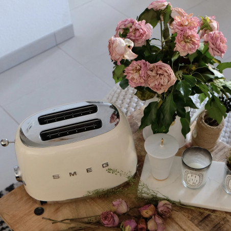 Prăjitor de pâine SMEG 50's Style TSF01CREU, 950 W, 2 felii, 6 niveluri, Tava pentru firimituri, Cablu integrat, Oțel inoxidabil, Culoare crem