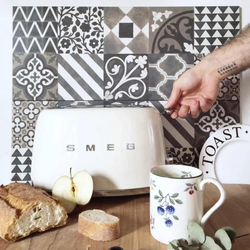 Prăjitor de pâine SMEG 50's Style TSF01CREU, 950 W, 2 felii, 6 niveluri, Tava pentru firimituri, Cablu integrat, Oțel inoxidabil, Culoare crem