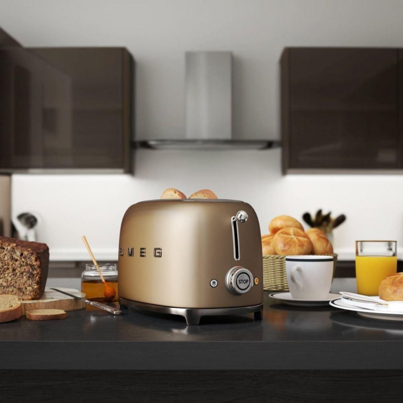 Prăjitor de pâine SMEG 50's Style TSF01CHMEU, 950 W, 2 felii, 6 niveluri, Tava pentru firimituri, Cablu integrat, Oțel inoxidabil, Culoare șampanie