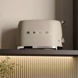 Prăjitor de pâine SMEG 50's Style TSF01MLMEU, 950 W, 2 felii, 6 niveluri, Tava pentru firimituri, Cablu integrat, Oțel inoxidabil, Bej