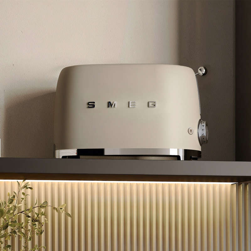 Prăjitor de pâine SMEG 50's Style TSF01MLMEU, 950 W, 2 felii, 6 niveluri, Tava pentru firimituri, Cablu integrat, Oțel inoxidabil, Bej