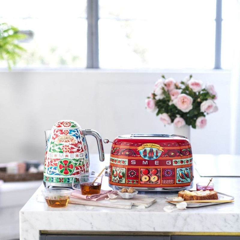 Ceainic electric SMEG Dolce & Gabbana KLF03DGEU, 2400 W, 1,7 l, bază rotativă la 360°, finisaj lucios, multicolor