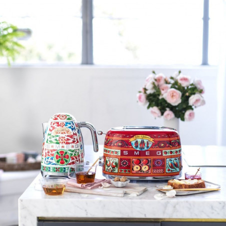 Ceainic electric SMEG Dolce & Gabbana KLF03DGEU, 2400 W, 1,7 l, bază rotativă la 360°, finisaj lucios, multicolor