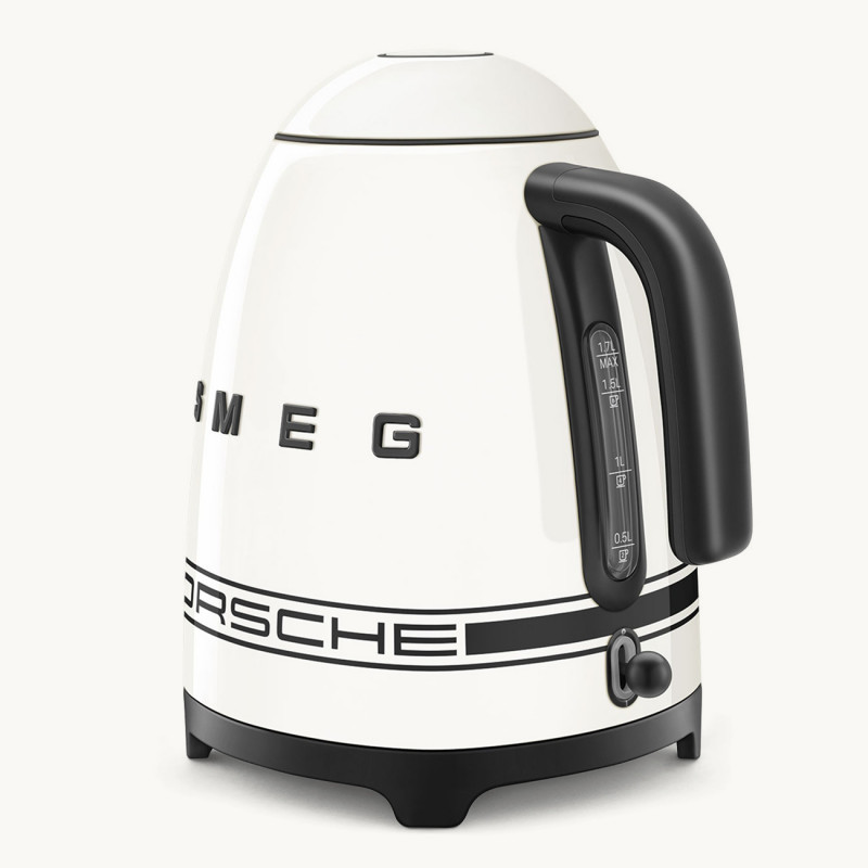 Ceainic electric SMEG Porsche KLF03PCWEU, 2400 W, 1,7 l, bază rotativă la 360°, finisaj lucios, alb