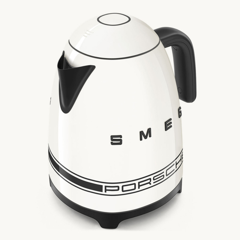 Ceainic electric SMEG Porsche KLF03PCWEU, 2400 W, 1,7 l, bază rotativă la 360°, finisaj lucios, alb