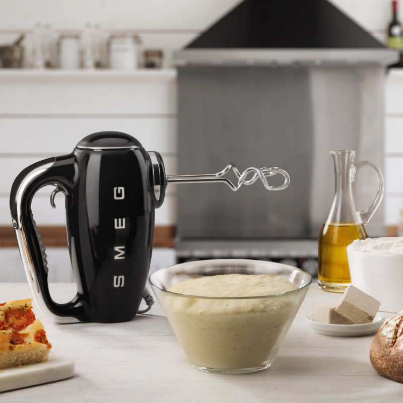 Mixer manual SMEG 50's Style HMF01BLEU, 250 W, 9 viteze, funcție Turbo, afișaj LED ascuns, cronometru, accesorii, negru