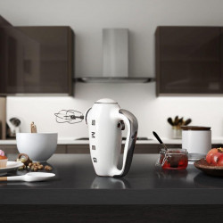Mixer manual SMEG 50's Style HMF01WHEU, 250 W, 9 viteze, funcție Turbo, afișaj LED ascuns, cronometru, accesorii, alb
