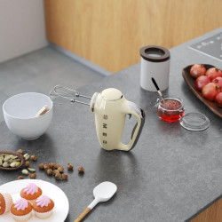 Mixer manual SMEG 50's Style HMF01CREU, 250 W, 9 viteze, funcție Turbo, afișaj LED ascuns, cronometru, accesorii, culoare crem