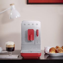 Espressor automat SMEG Collezione BCC02RDMEU, 1350 W, 19 bar, 1,4 l, 8 functii, Rasnita incorporata, Cafea boabe, Spumare lapte, Rosu