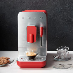 Espressor automat SMEG Collezione BCC02RDMEU, 1350 W, 19 bar, 1,4 l, 8 functii, Rasnita incorporata, Cafea boabe, Spumare lapte, Rosu