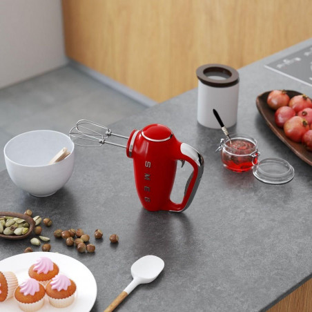 Mixer manual SMEG 50's Style HMF01RDEU, 250 W, 9 viteze, funcție Turbo, afișaj LED ascuns, cronometru, accesorii, roșu