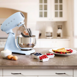 Mixer planetar SMEG SMF03PBEU, 800 W, 4,8 l, 10 viteze, funcție de pornire treptată, picioare antiderapante, albastru pastel
