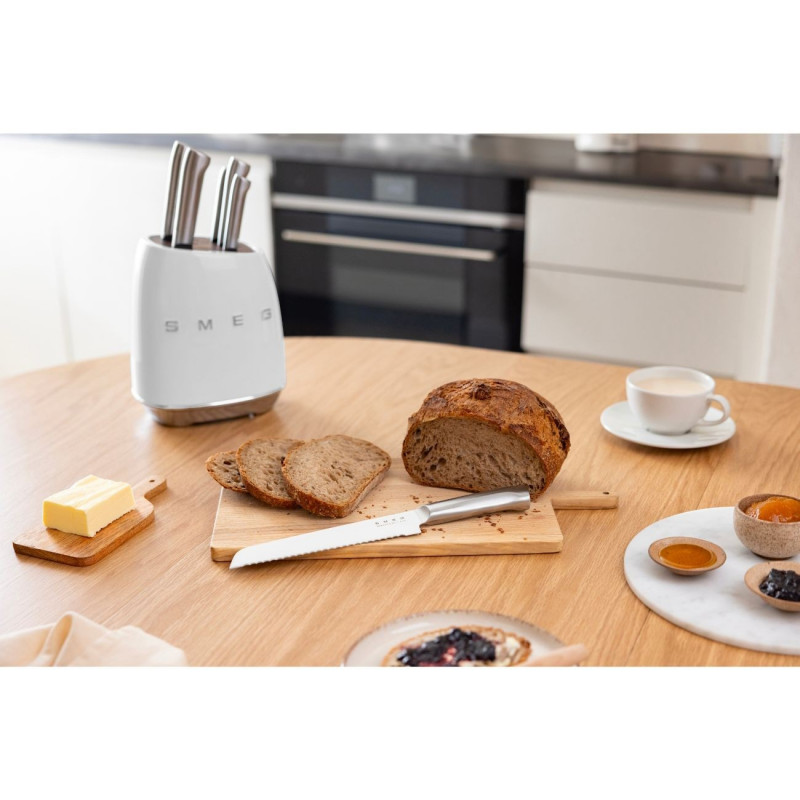 Set de cuțite cu suport SMEG KBSF02WH, 7 piese, mânere din lemn de salcâm, oțel inoxidabil german, alb