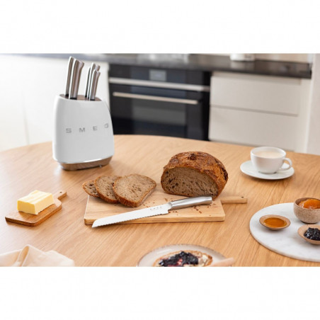 Set de cuțite cu suport SMEG KBSF02WH, 7 piese, mânere din lemn de salcâm, oțel inoxidabil german, alb