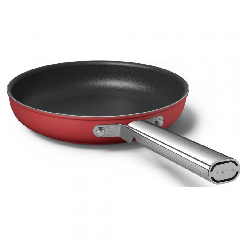 Tigaie cu capac SMEG CKFF2401RDM, 1,9 l, Ø24 cm, acoperire cu teflon, până la 250 °C, fără PFAS, pentru plite cu inducție, roșie