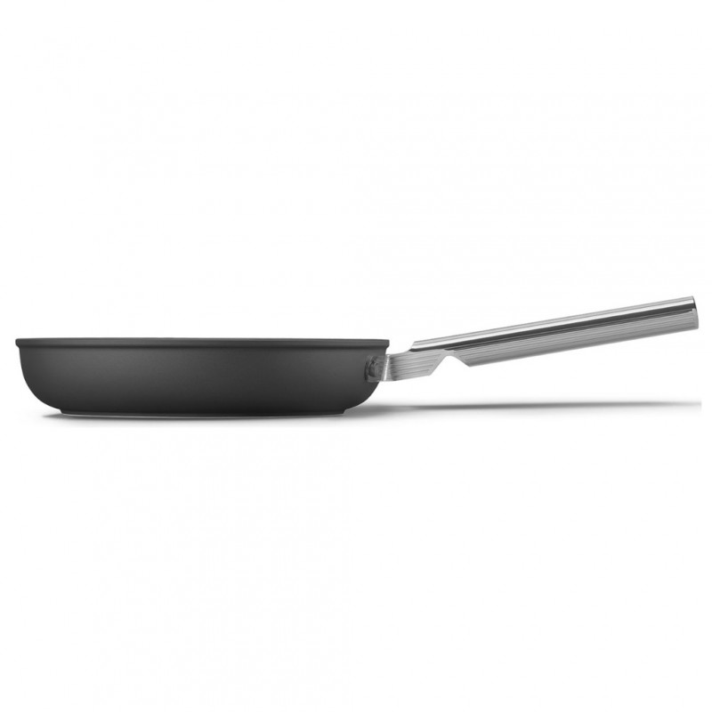 Tigaie cu capac SMEG CKFF2401BLM, 1,9 l, Ø24 cm, acoperire cu teflon, până la 250 °C, fără PFAS, pentru plite cu inducție, negru