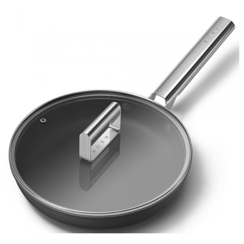 Tigaie cu capac SMEG CKFF2401BLM, 1,9 l, Ø24 cm, acoperire cu teflon, până la 250 °C, fără PFAS, pentru plite cu inducție, negru