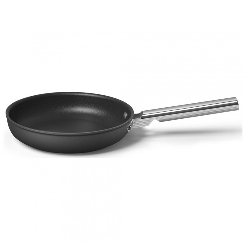 Tigaie cu capac SMEG CKFF2401BLM, 1,9 l, Ø24 cm, acoperire cu teflon, până la 250 °C, fără PFAS, pentru plite cu inducție, negru