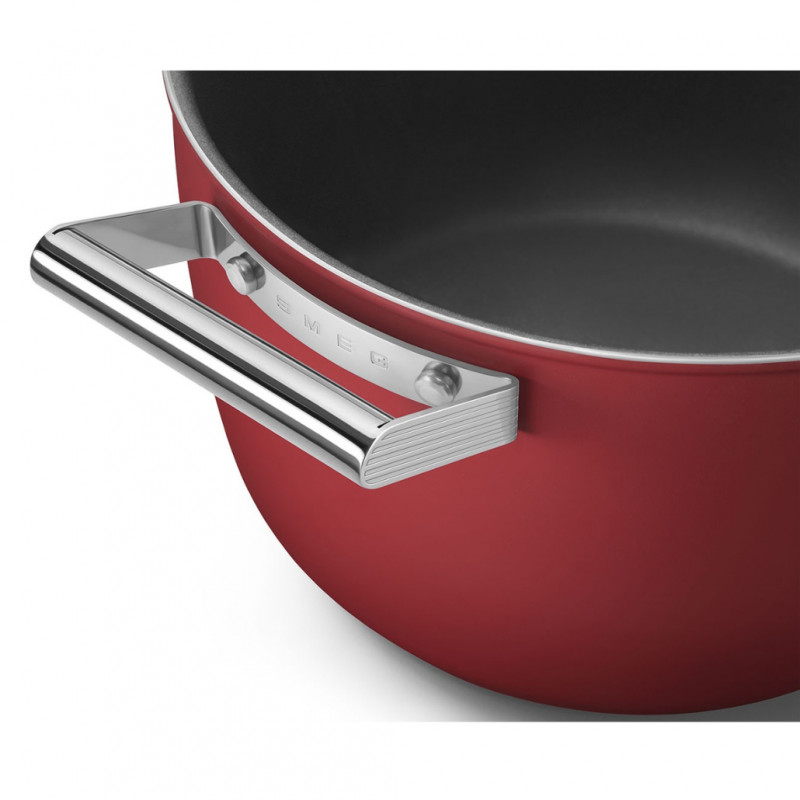 Oală SMEG CKFC2611RDM, 7,7 l, Ø26 cm, acoperire cu teflon, până la 250 °C, pentru plite cu inducție, roșie